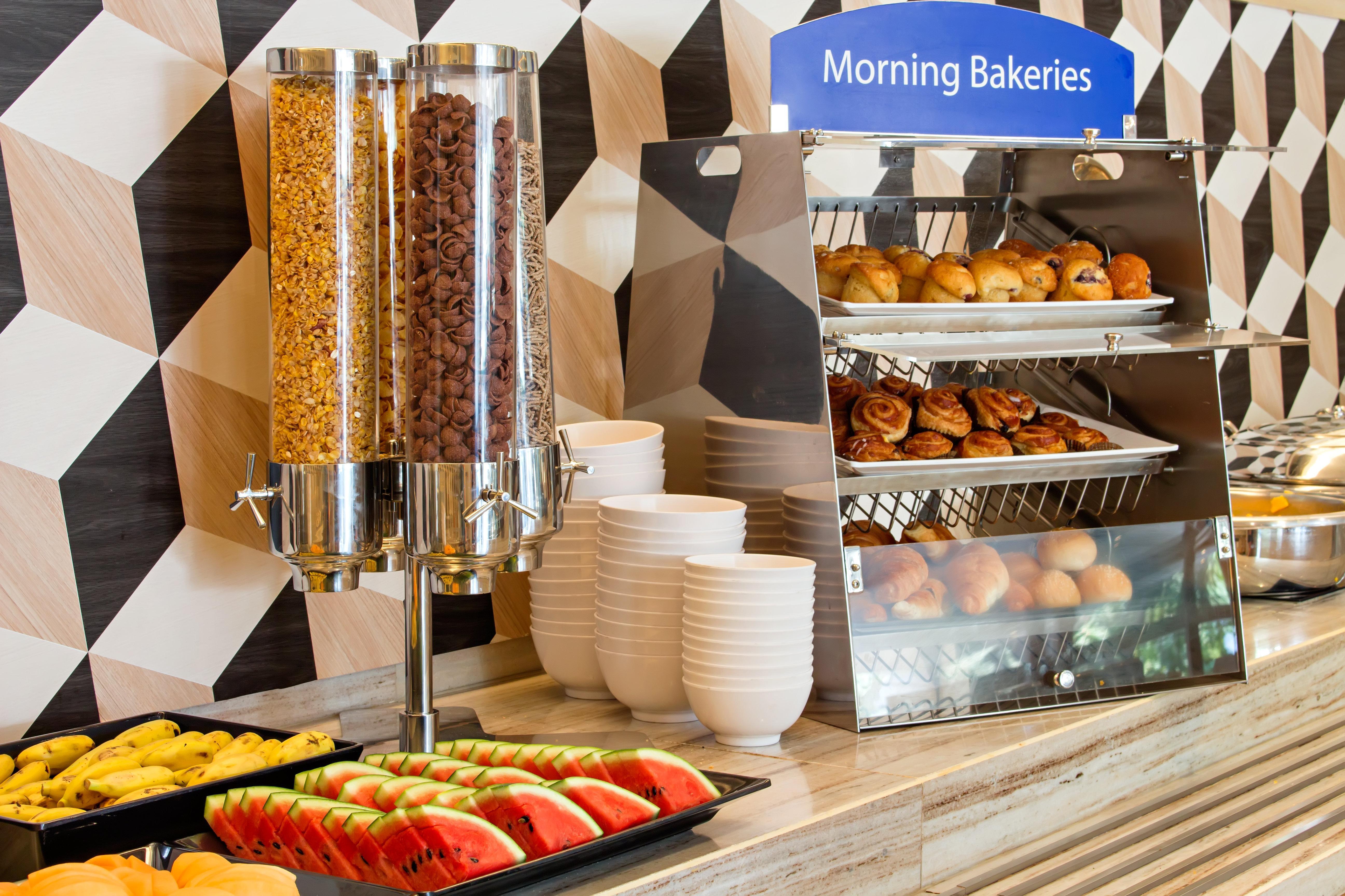 Holiday Inn Express Bangkok Sathorn By Ihg Екстер'єр фото